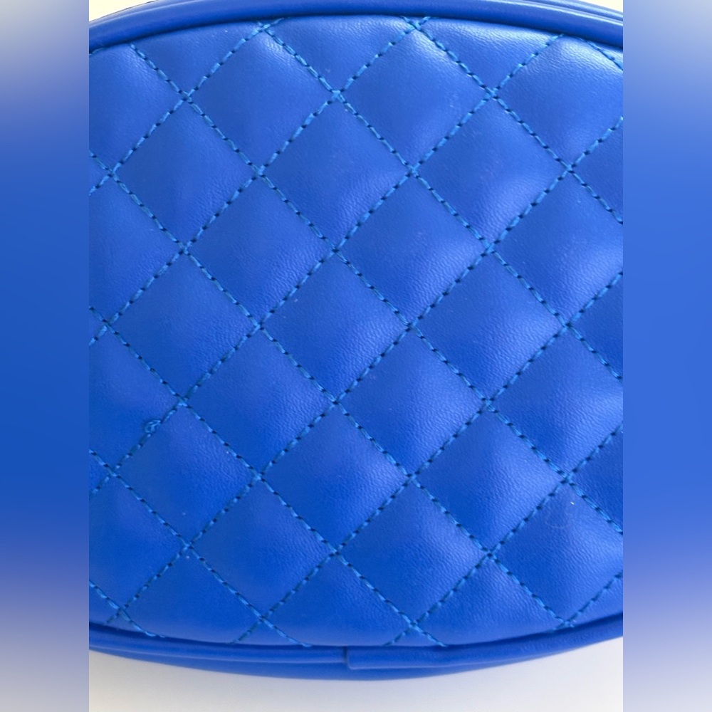 NWOT Royal Blue Quilted Women's Belt Bag with Gold Buckle. - Picture 2 of 9